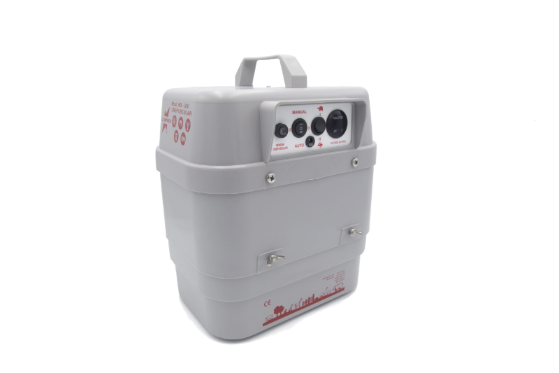 Pastor eléctrico LLAMPEC Modelo 50 a bateria 12V crepuscular